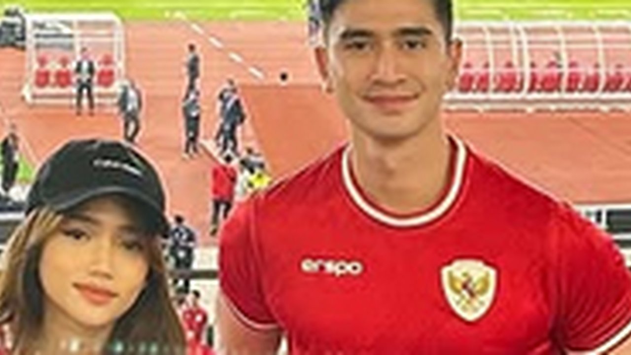 Makin Lengket, Potret Fuji & Verrell Bramasta Nonton Bareng Timnas Indonesia di GBK - Disebut Terlalu Gemas