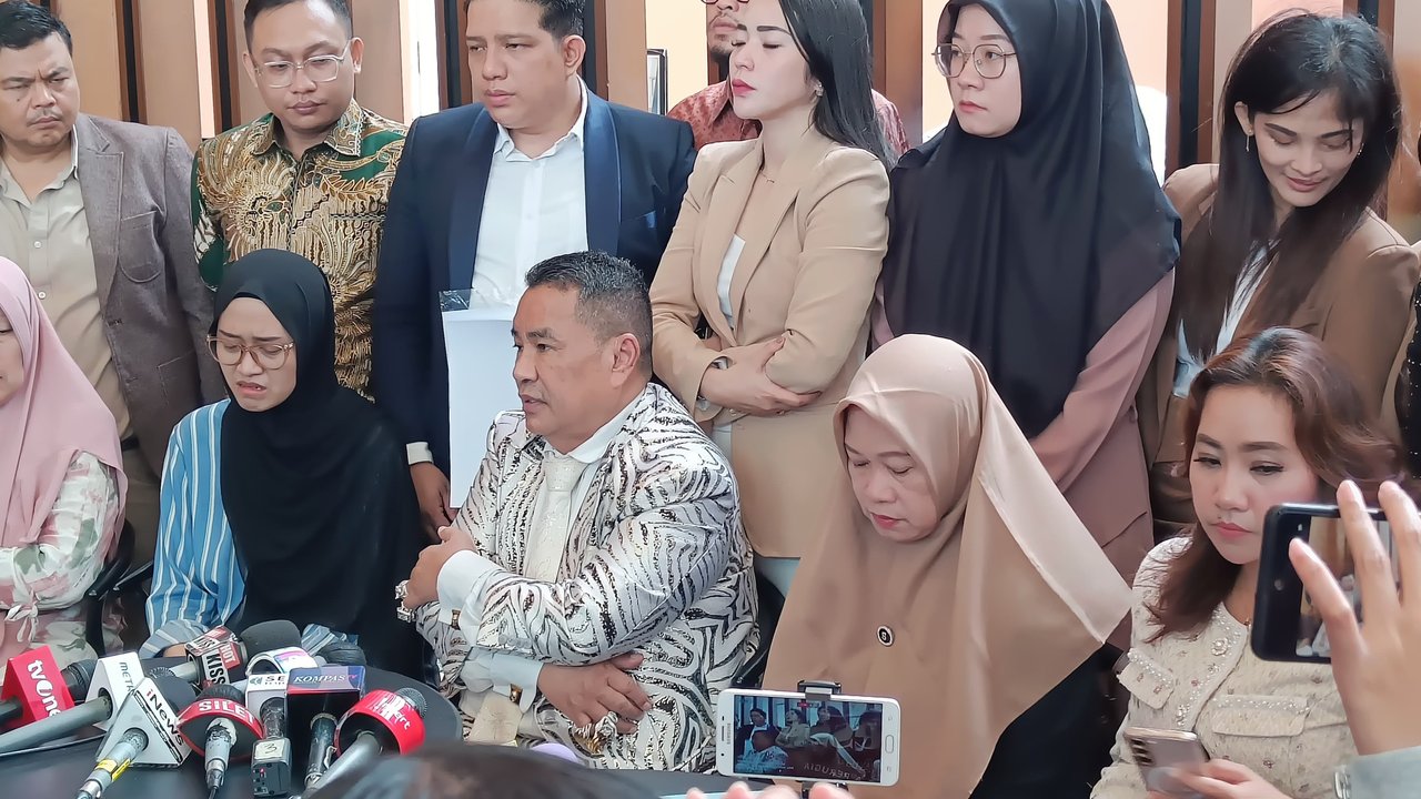 VIDEO: Tangis Histeris Anak Eks Kapolsek Gugur Ditembak Polisi: Fitnah Bapak Terima Setoran Judi!