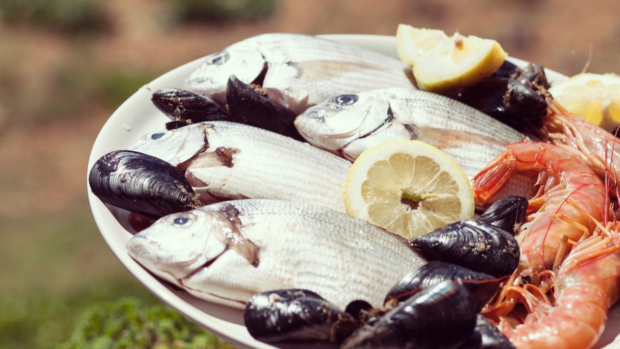 Ilustrasi seafood. (Photo by Frank Vessia on Unsplash)