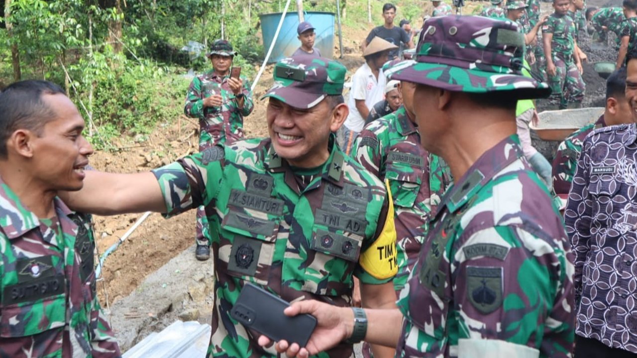 VIDEO: Kapuspen Tegaskan Prajurit TNI Tak Akan Ambil Posisi Sipil: Kami Tak Mau Jadi Superbody