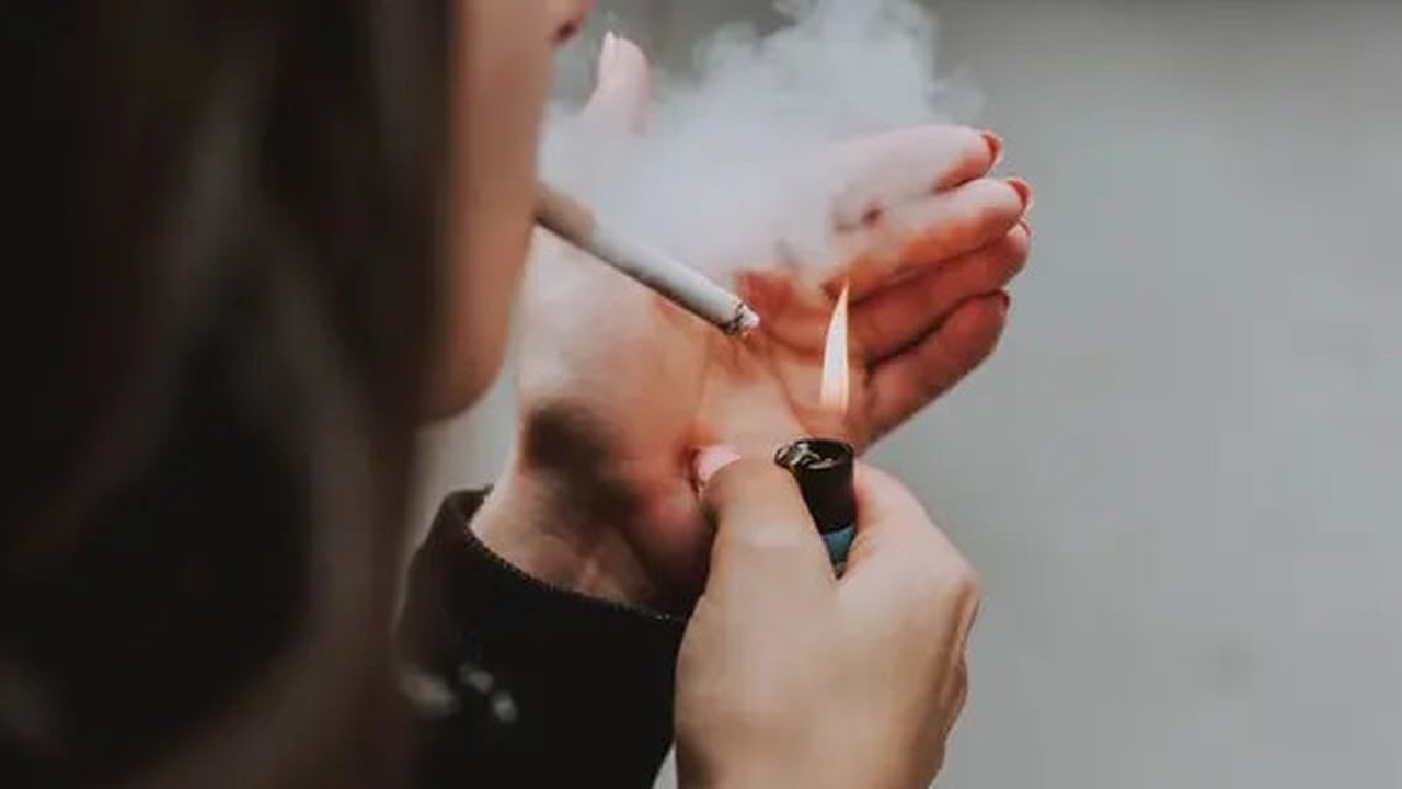 Ilustrasi Merokok Credit: unsplash.com/Fotografiere