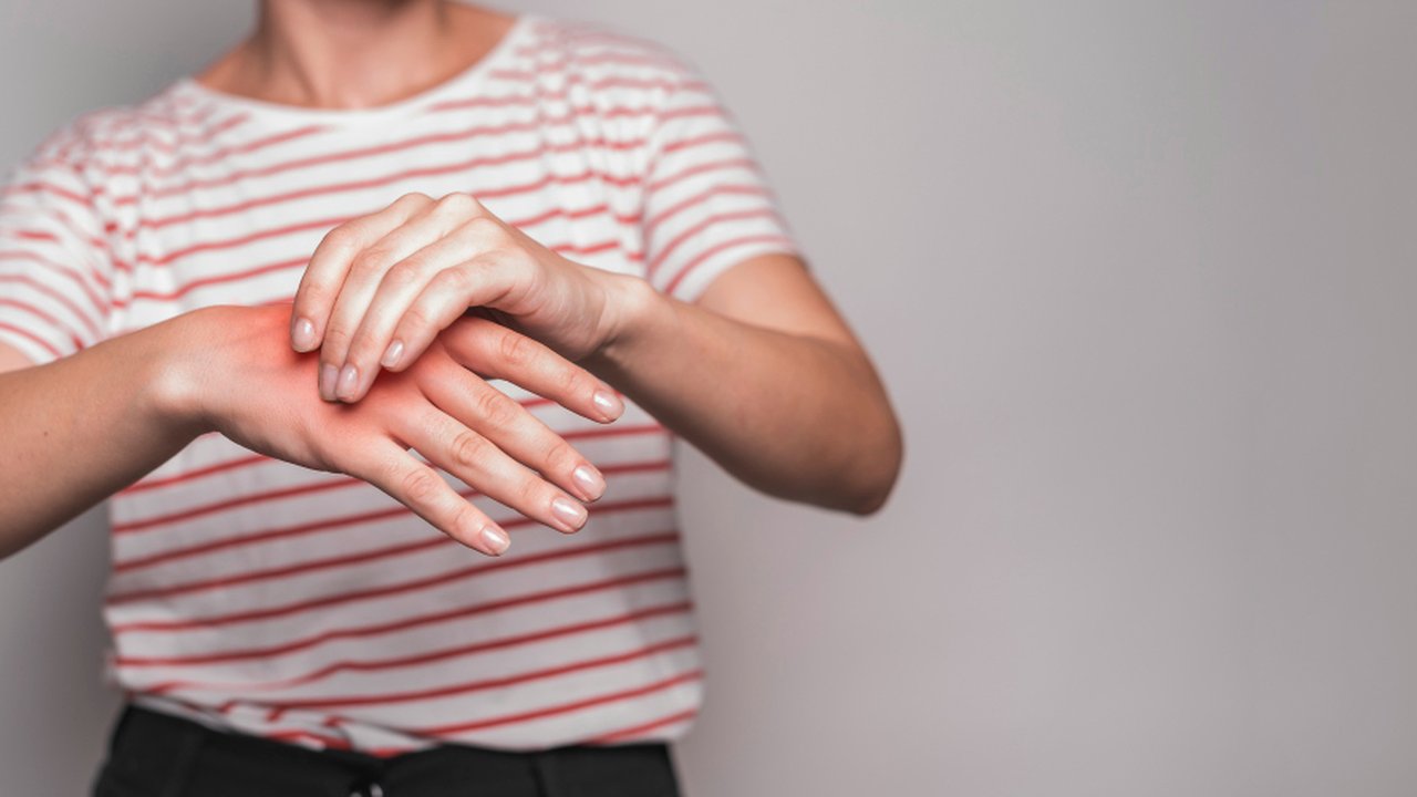 Ilustrasi Seseorang yang Mengalami Asam Urat