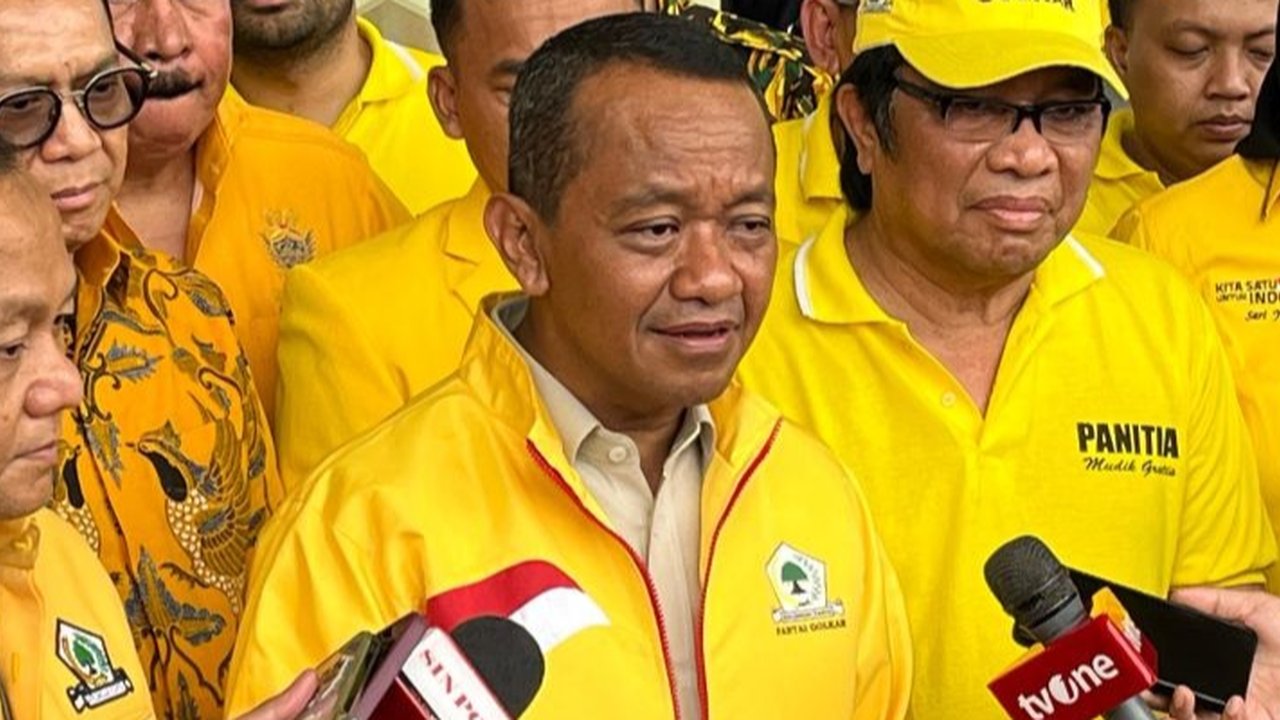 Menteri ESDM Bahlil Lahadalia akan merayakan Idul Fitri 1446 H di Jakarta dan Papua,  menunjukkan komitmennya pada kedua wilayah penting dalam hidupnya, di tengah lonjakan pemudik Lebaran 2025.