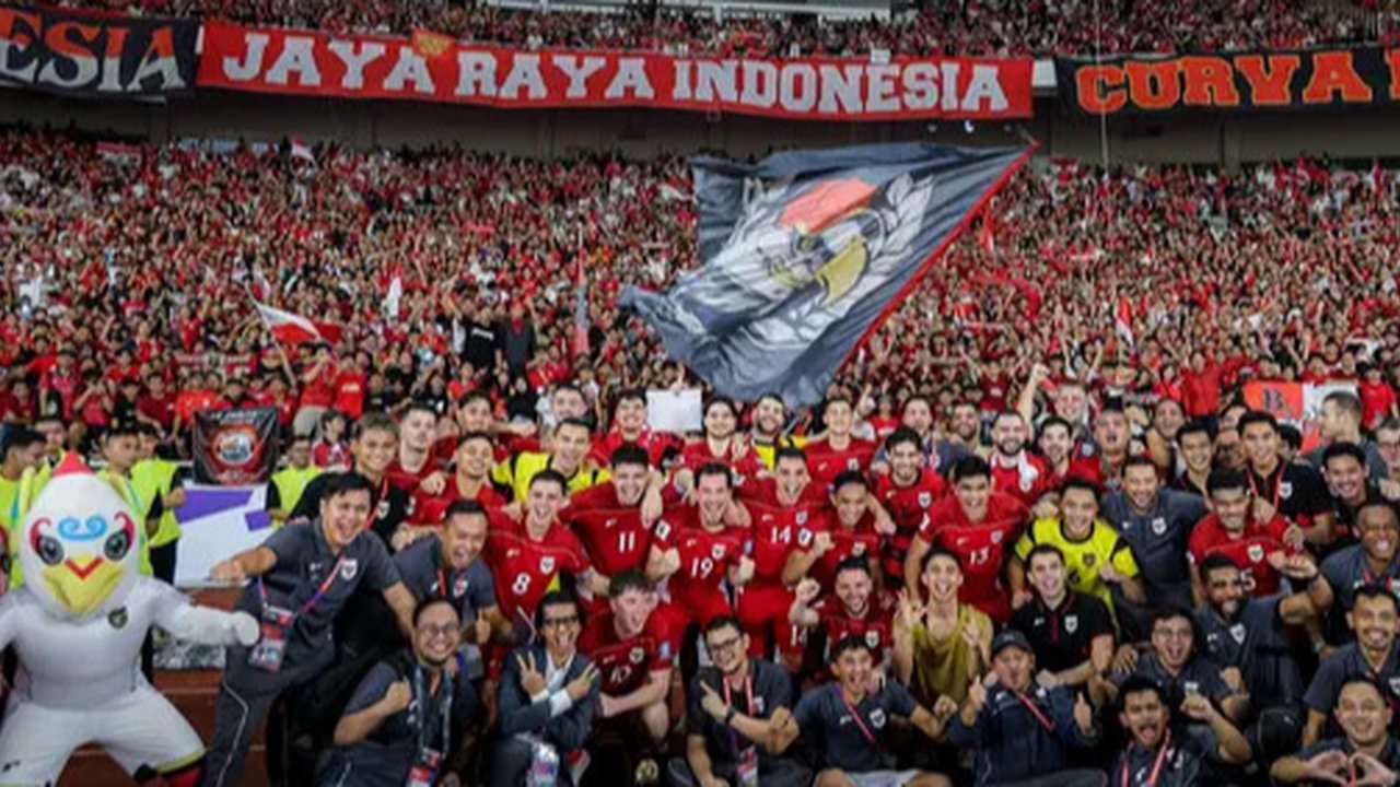Cerita di Balik Tradisi Menyanyikan 'Tanah Airku' di Stadion Usai Timnas Indonesia Main