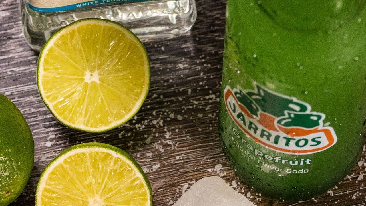 Kandungan gula yang tinggi, kafein, dan zat aditif dalam minuman bersoda dapat berkontribusi pada sejumlah masalah kesehatan.