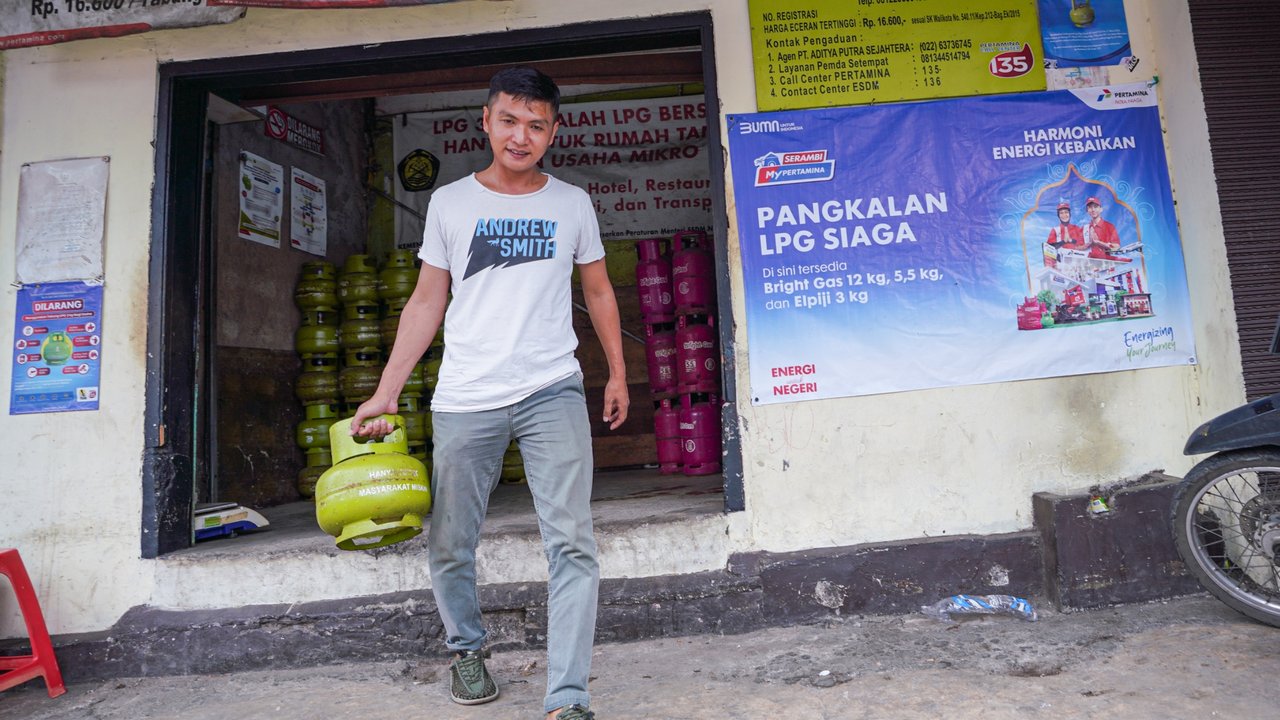 Tinjau Pangkalan Gas LPG di Jawa Barat, Wamen BUMN: Bila Ada yang Jual di Atas HET Bakal Kena Sanksi