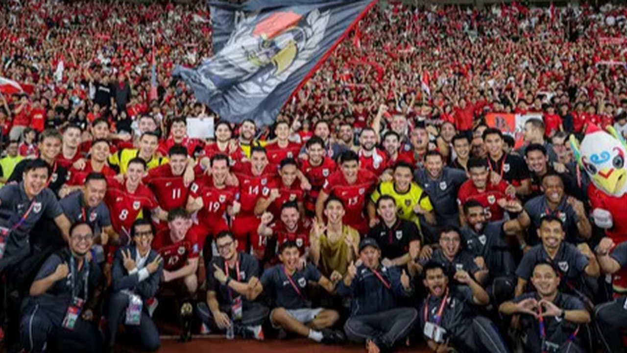 Presiden Prabowo bersama Timnas Indonesia