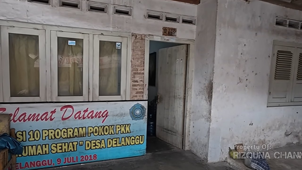Tidak Ada yang Berubah, Potret Rumah Dono Warkop Ternyata  Anak Kades, di Dalamnya ada Motor Vespa Jadul