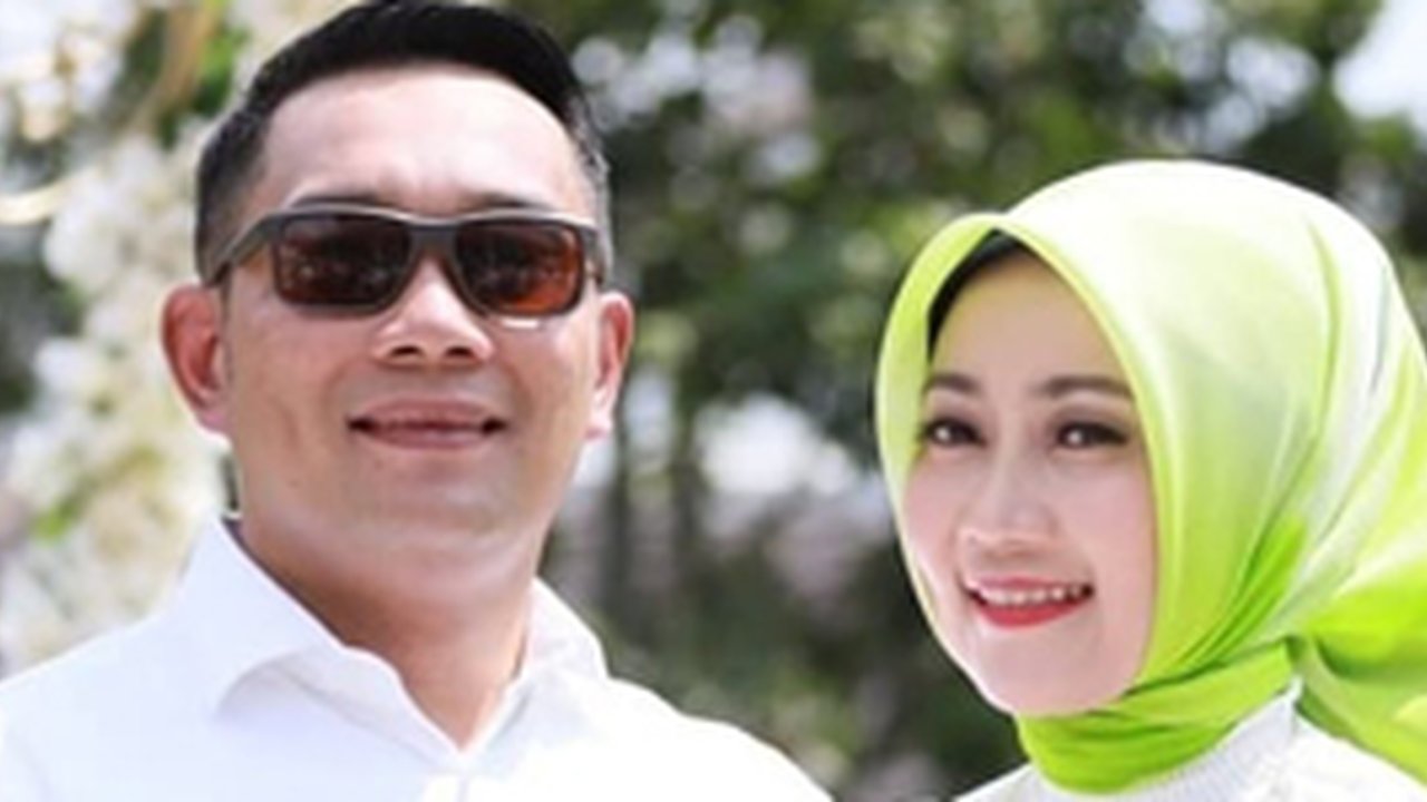 Mantan Gubernur Jawa Barat, Ridwan Kamil, membenarkan penggeledahan rumahnya oleh KPK terkait kasus dugaan korupsi di Bank BJB, dan menyatakan kesiapannya untuk kooperatif.