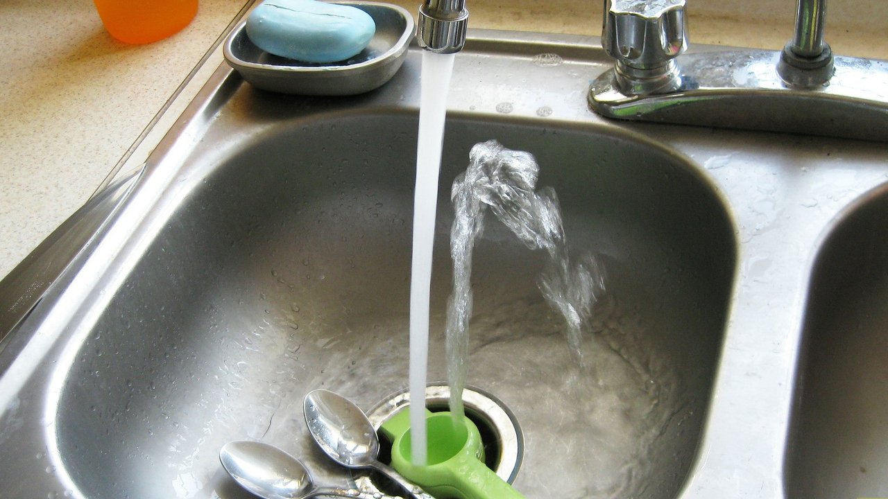 Berikut ini merupakan cara-cara mudah memanfaatkan limbah dapur di rumah. (Credits: pexels.com by Ella Olsson)