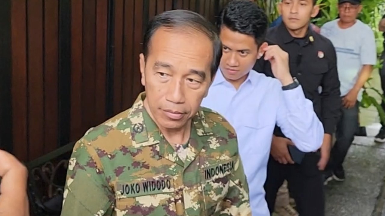 Jokowi Hadiri Parade Senja di Akmil Magelang