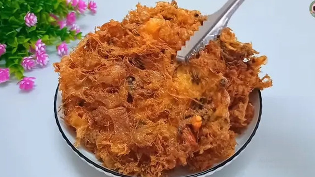 Resep telur dadar padang untuk jadi menu sahur dan buka puasa praktis nan lezat. (dok.Cookpad @MitaKurniawan)