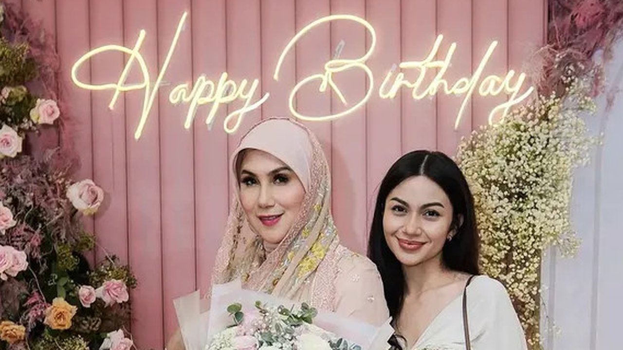 Potret tamu artis di ulang tahun Marini Zumarnis. (sumber: Instagram/marinizumarnisreal)
