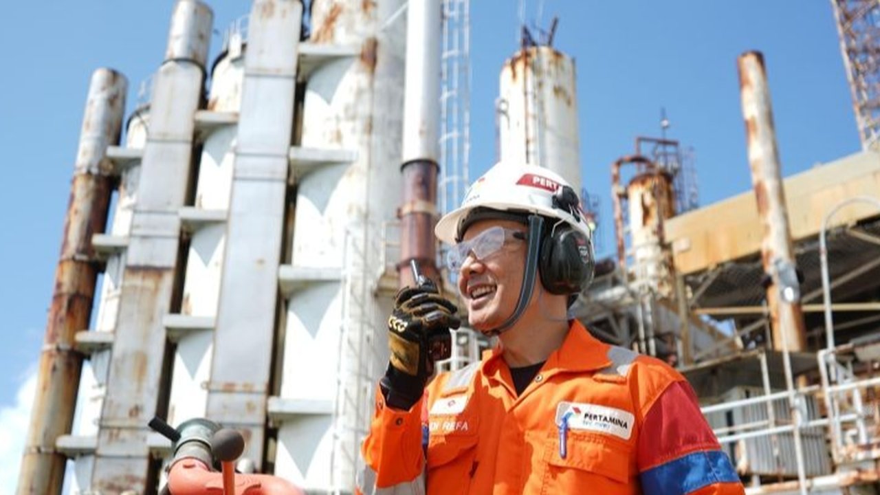 Perwira Pertamina tetap bertugas di lapangan minyak dan gas selama libur Idul Fitri untuk menjaga pasokan energi nasional, menunjukkan dedikasi tinggi demi ketahanan energi Indonesia.