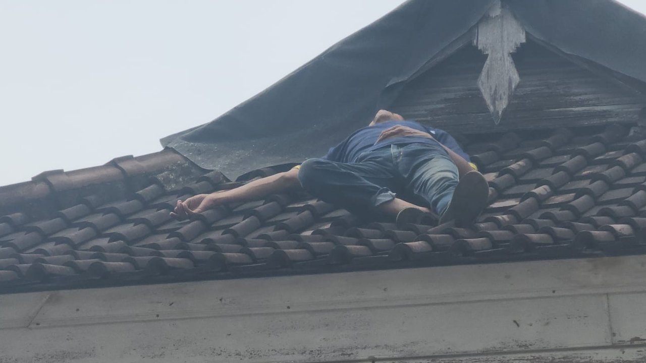 Ketahuan Masuk Rumah Warga, Pria di Bali Nekat Pura-Pura Pingsan di Atap