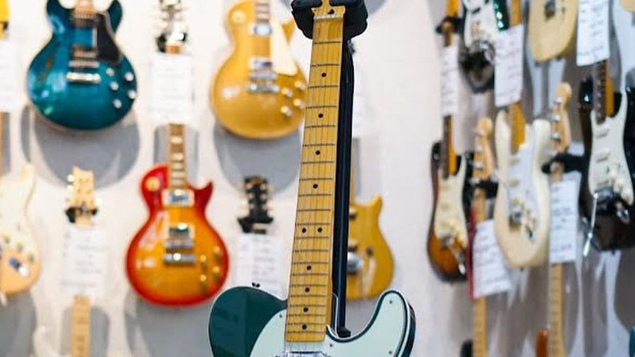Gitar Eross Sheila on 7 Laku Dilelang yang Hasilnya Disalurkan ke Gaza