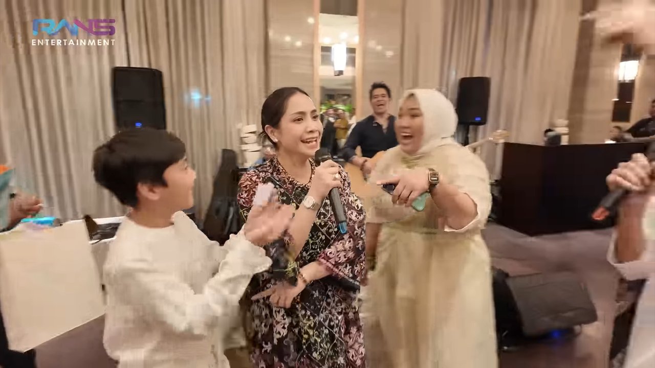 Nagita Slavina Kaget Rafathar Menang Undian Doorprize THR Untuk Karyawan Rans, Apa Hadiahnya?