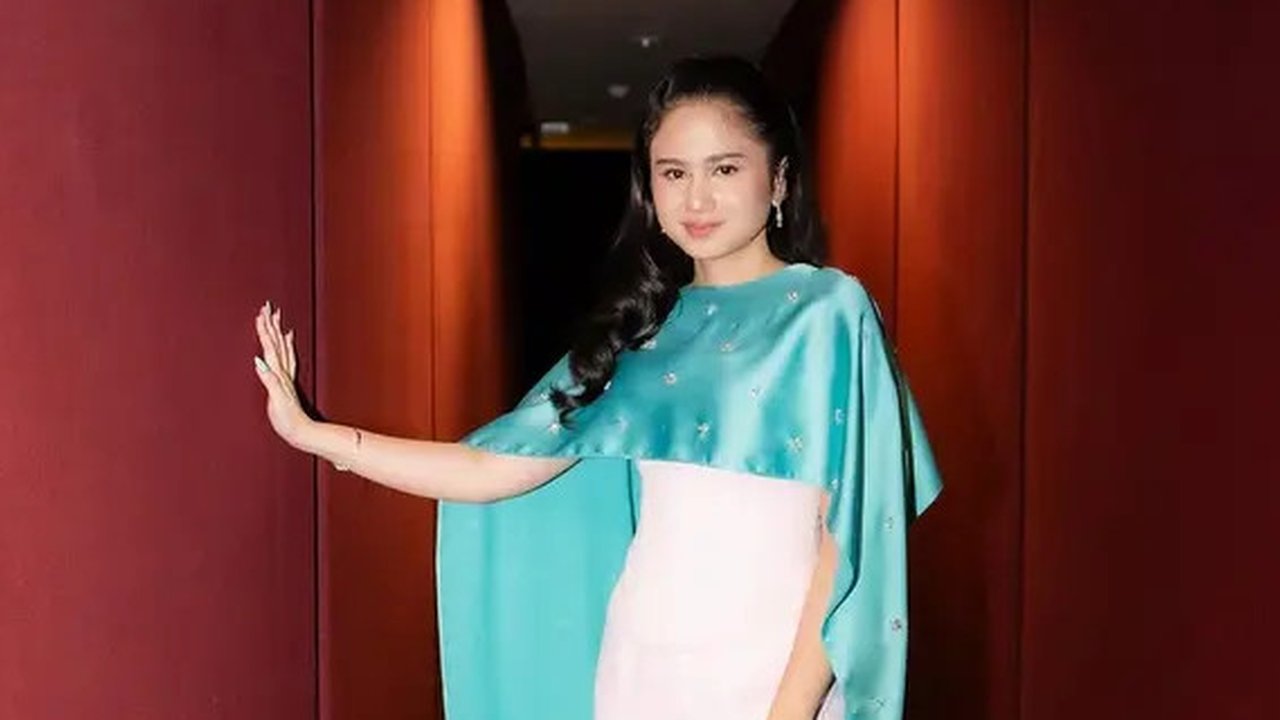 Potret Tissa Biani di gala premiere film 'Norma', kompak bareng Wulan Guritno. (sumber: Instagram/tissabiani/wulanguritno)