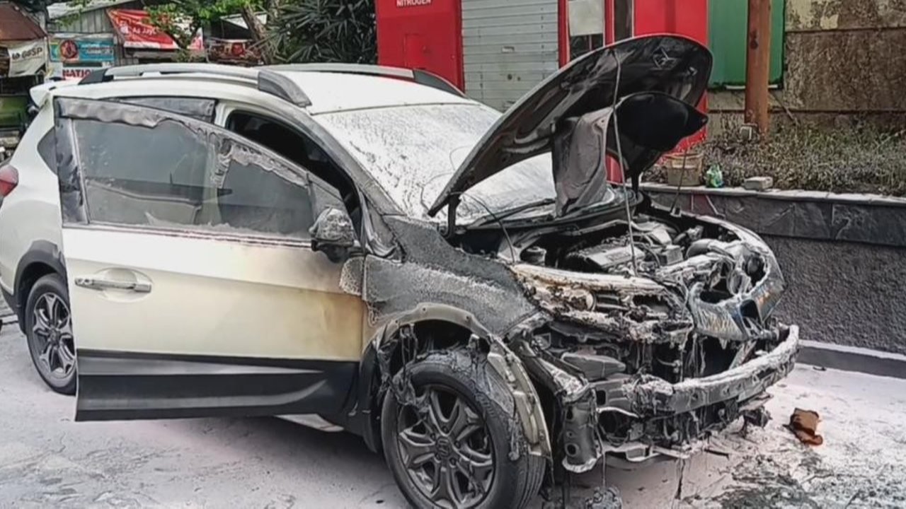 Gegara Ulah Bocah, Mobil di SPBU Surabaya Ludes Terbakar