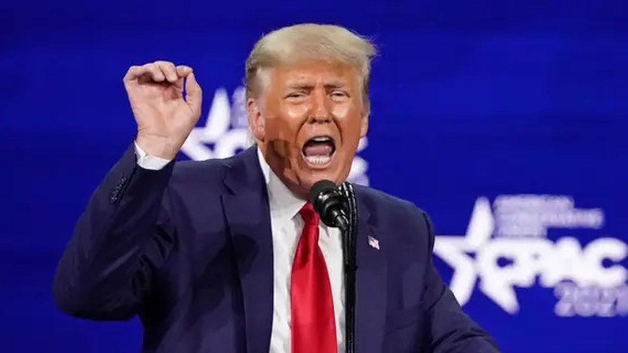 Ini menjadi kunjungan pertama Presiden terpilih Amerika Serikat (AS), Donald Trump ke peluncuran Starship. (Brandon Bell/Getty Images North America/Getty Images via AFP)