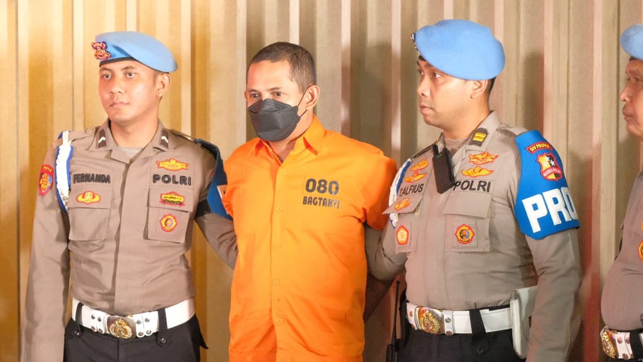 Mantan Kapolres Ngada AKBP Fajar Tersangka Kasus Pencabulan dan Narkoba