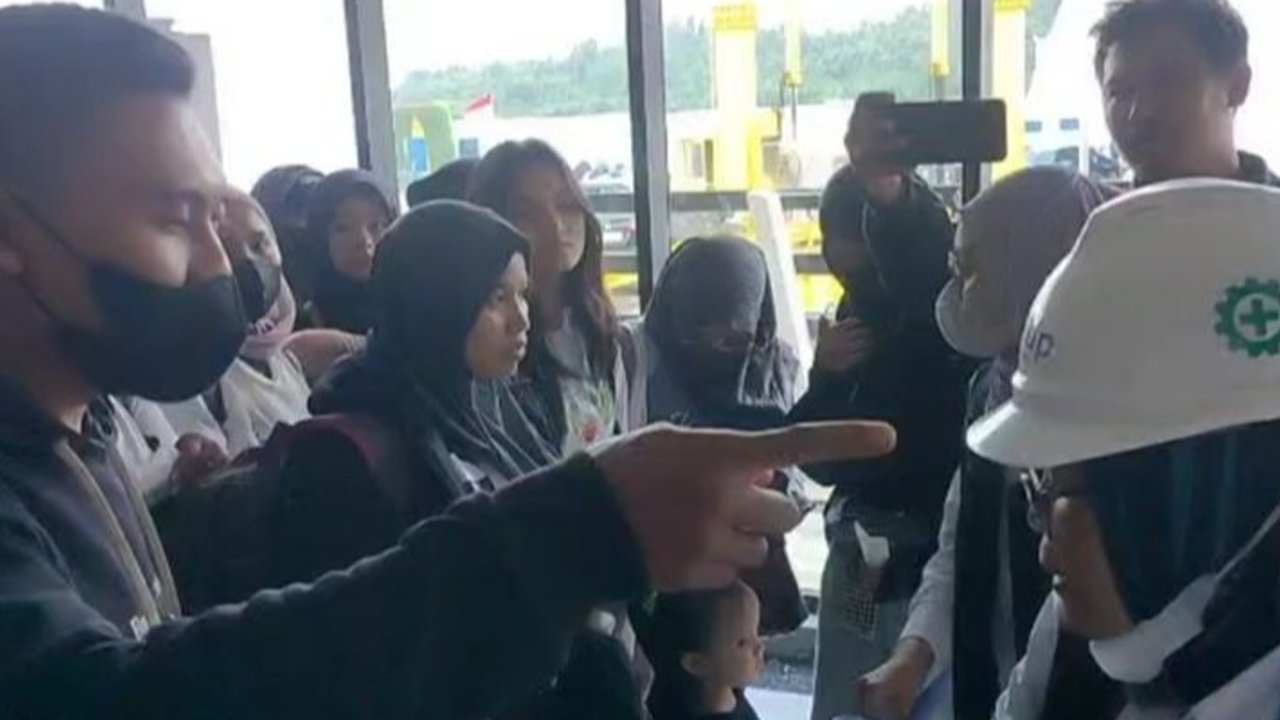 Penumpang Kapal di Pelabuhan Merak Ricuh Gara-Gara Antrean Diserobot