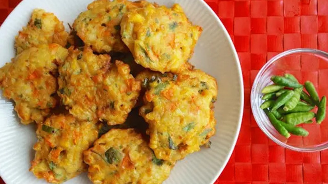 Yuk bikin soremu lebih menyenangkan dengan menyantap bakwan jagung sebagai camilan. Ini resepnya! (Via: