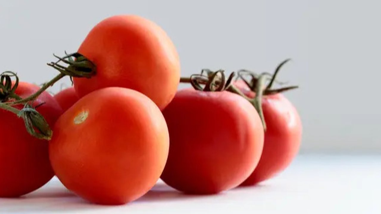 Ilustrasi Penggunaan Masker Tomat Credit: pexels.com/pixabay