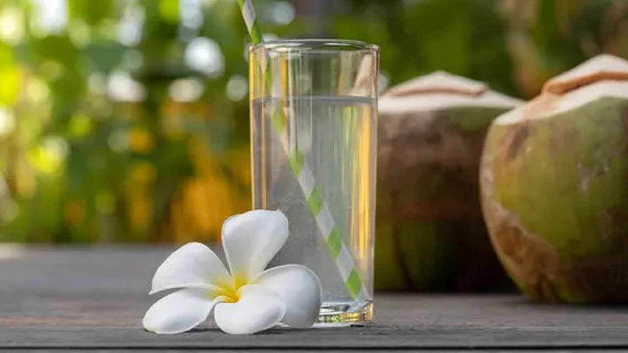 Air kelapa (Foto Dok: Freepik/eyesartist).