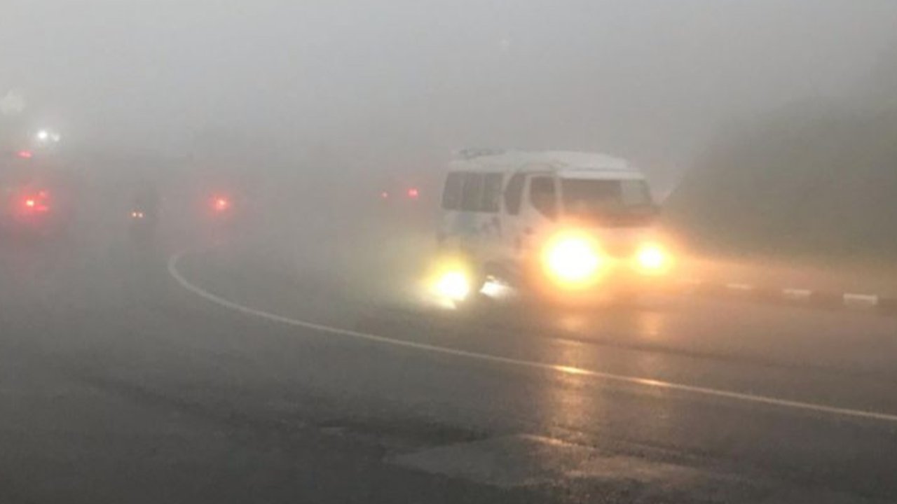 Update Mudik 2025: Jalur Puncak Pass Tertutup Kabut Tebal, Jarak Pandang Pengendara Tiga Meter