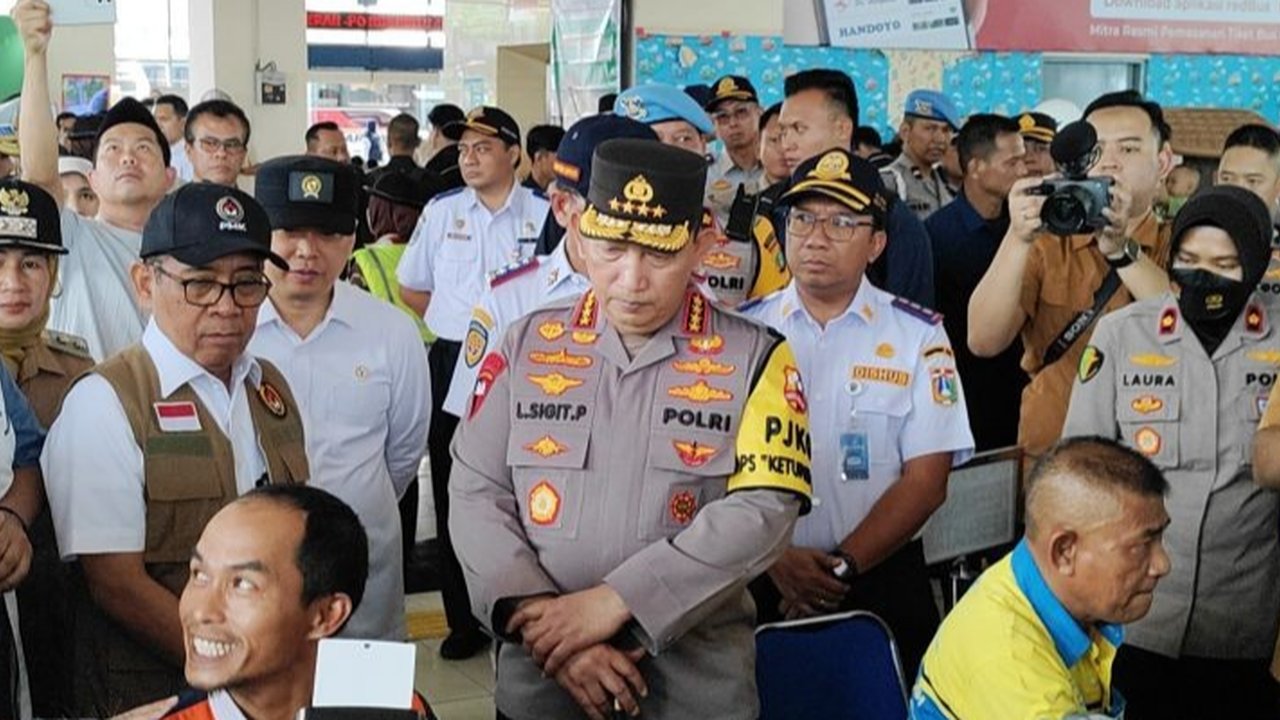 Kapolri Imbau Masyarakat Mudik dan Balik Naik Kereta Api: Bisa Kurangi Kepadatan Jalur Darat