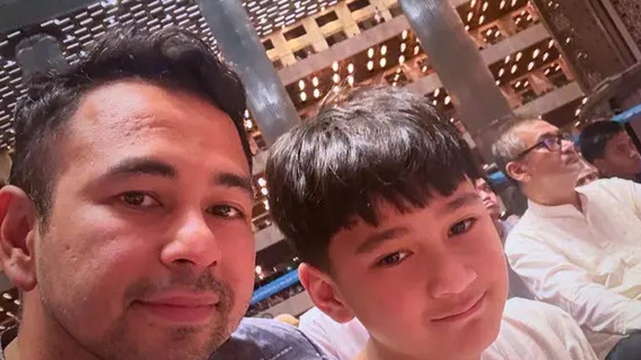 Potret Raffi Ahmad Itikaf di Masjid Istiqlal. (Sumber: Instagram/raffinagita1717)