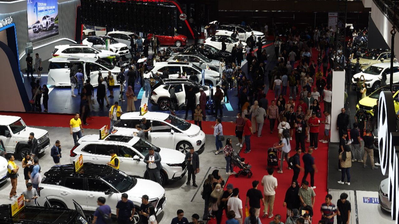 Suasana pameran IIMS 2025.