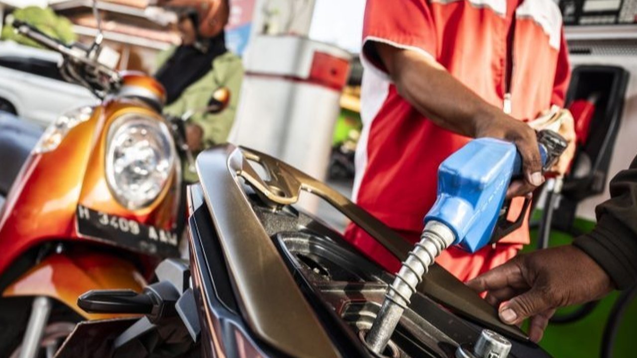 Sepekan terakhir diwarnai isu oplosan Pertamax, klarifikasi Pertamina, operasi pasar murah, dan pembentukan BPI Danantara yang dipimpin Rosan Roeslani.