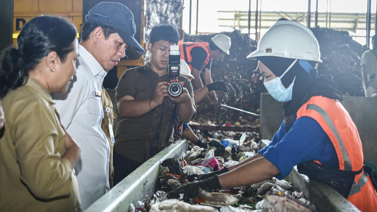 Menteri Lingkungan Hidup Hanif Beberkan Fakta Mengkhawatirkan Pengelolaan Sampah