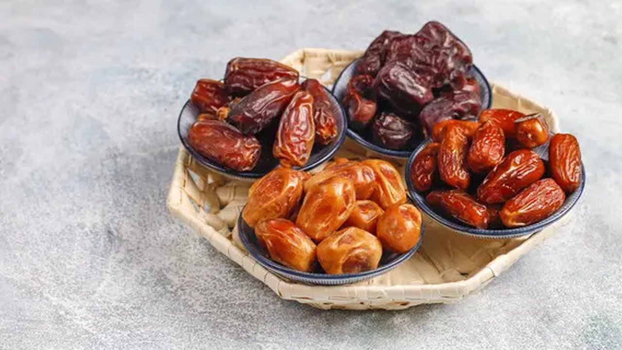 Ilustrasi kurma. (Photo created by azerbaijan_stockers on www.freepik.com)