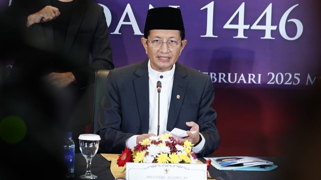 Menteri Agama Nasaruddin Umar dalam jumpa pers hasil sidang isbat penentuan awal Ramadhan 1446 H di Kantor Kementerian Agama (Kemenag) di Jakarta, Jumat (28/2/2025). (Foto: Kemenag)