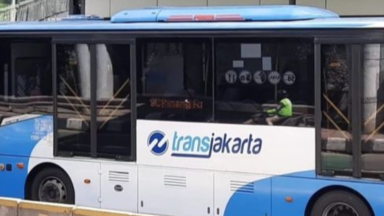 Pemerintah DKI Jakarta akan menambah 205 bus listrik Transjakarta pada 2025 dan 100 bus sedang tahun ini untuk meningkatkan layanan dan mengatasi kekurangan armada.