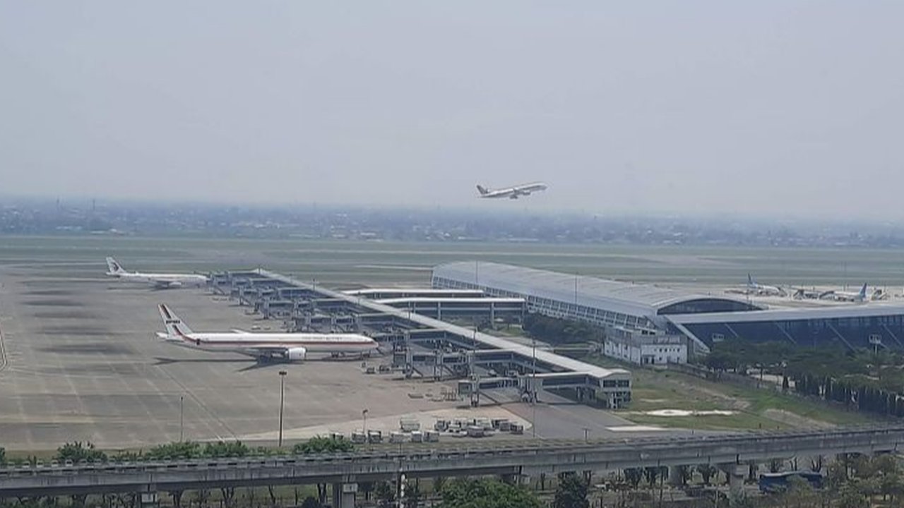 Kronologi 47 Pesawat Sempat Tak Bisa Mendarat di Bandara Soetta Akibat Kebakaran