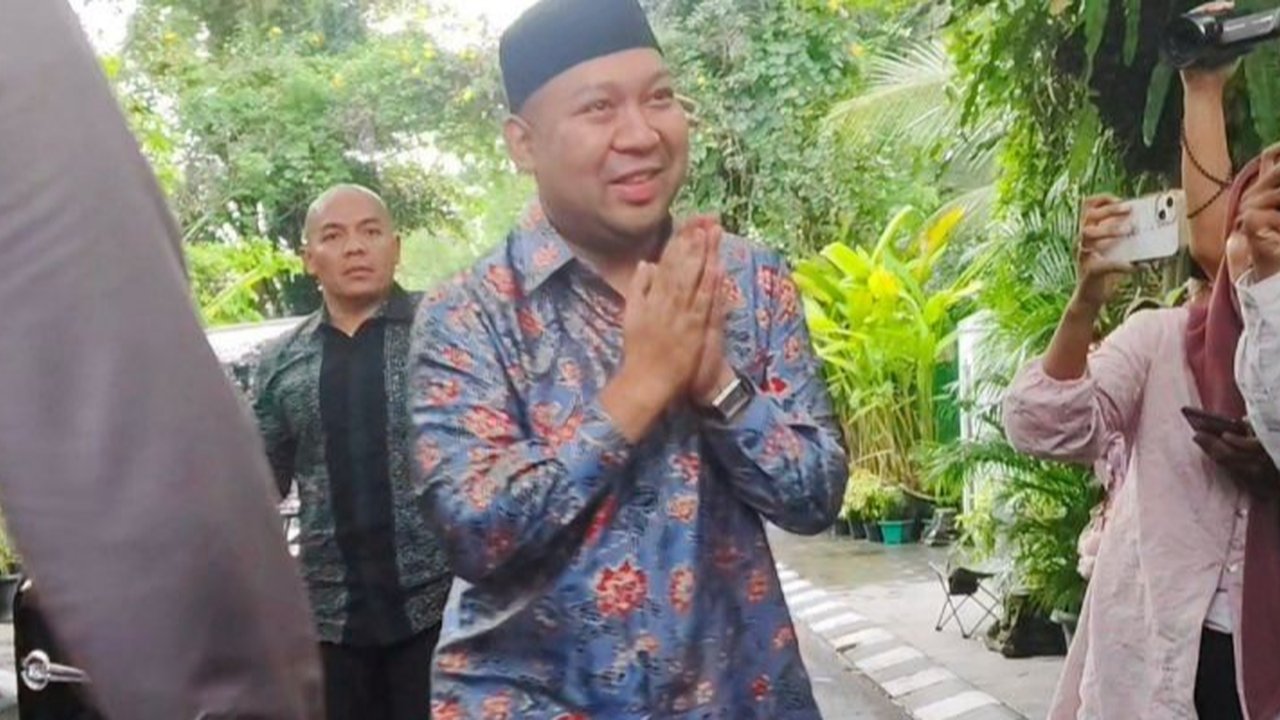 Didit Prabowo, putra Presiden Prabowo Subianto, beserta sejumlah tokoh nasional lainnya mengunjungi Presiden Jokowi di Solo pada Lebaran pertama, memicu spekulasi mengenai dinamika politik nasional.