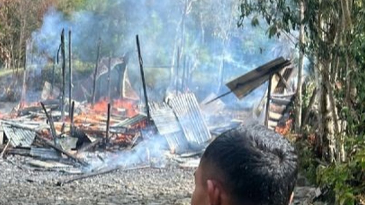 Satgas Damai Cartenz masih menyelidiki kebakaran rumah kosong di Kampung Trikora, Distrik Pruleme, Kabupaten Puncak Jaya, Papua Tengah; aparat keamanan meningkatkan patroli untuk mencegah kejadian serupa.