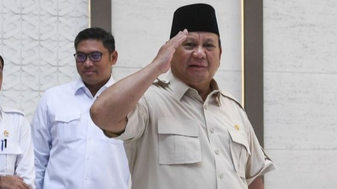 Prabowo Didampingi Jokowi dan SBY pada Parade Senja di Akmil