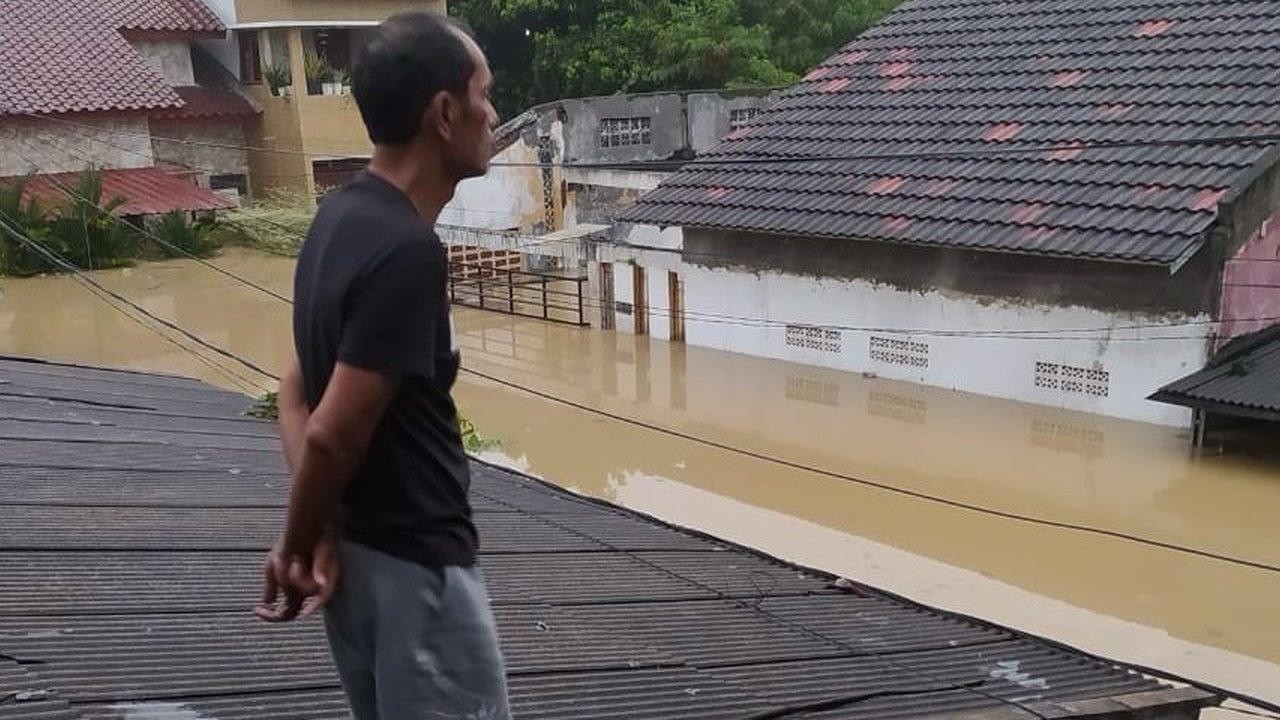 Banjir di Bekasi Setinggi Atap Rumah