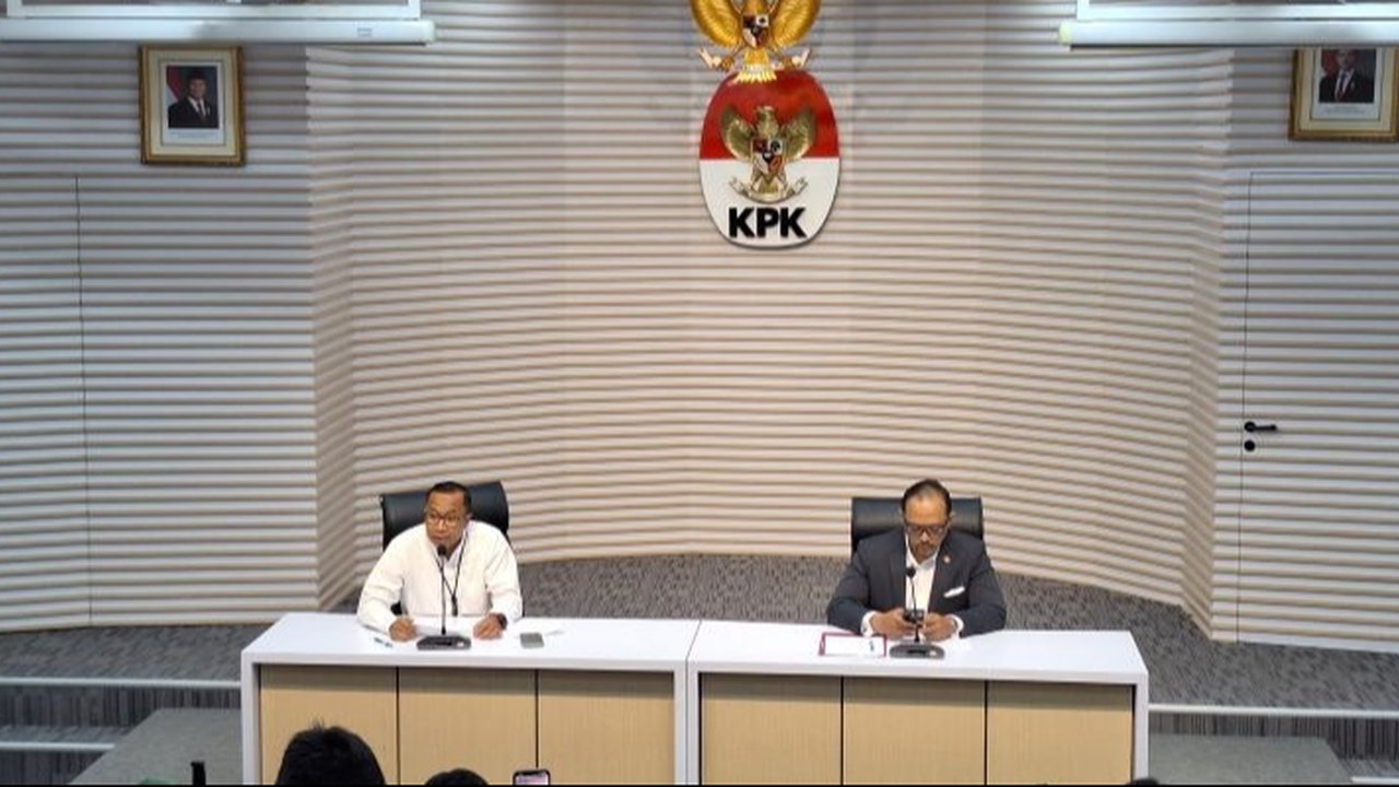 KPK menetapkan lima tersangka dalam kasus korupsi pemberian fasilitas kredit di LPEI, berpotensi merugikan negara hingga Rp11,7 triliun, melibatkan 11 debitur dari berbagai sektor.