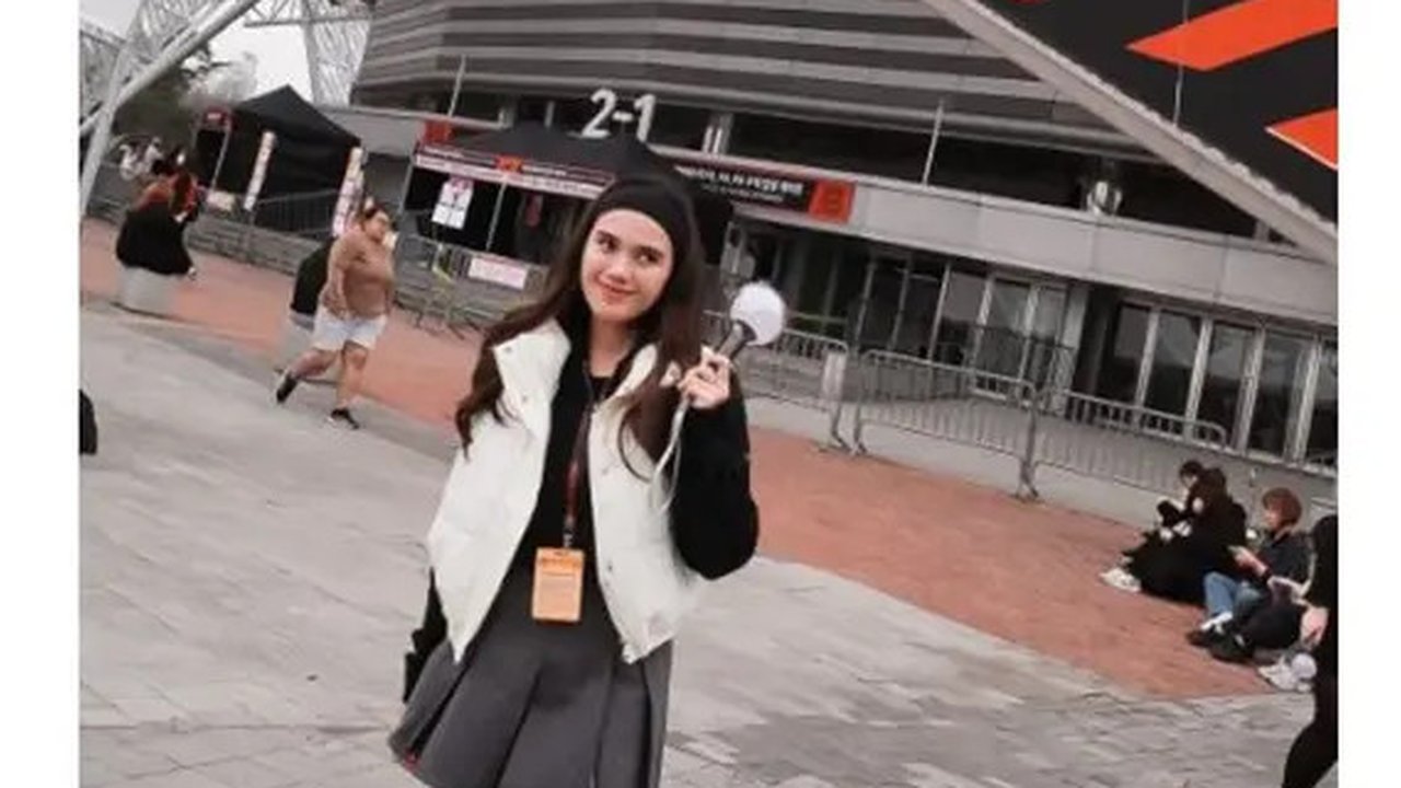 Potret Audi Marissa nonton konser J-Hope BTS di Korea. (sumber: Instagram/audimarissa)