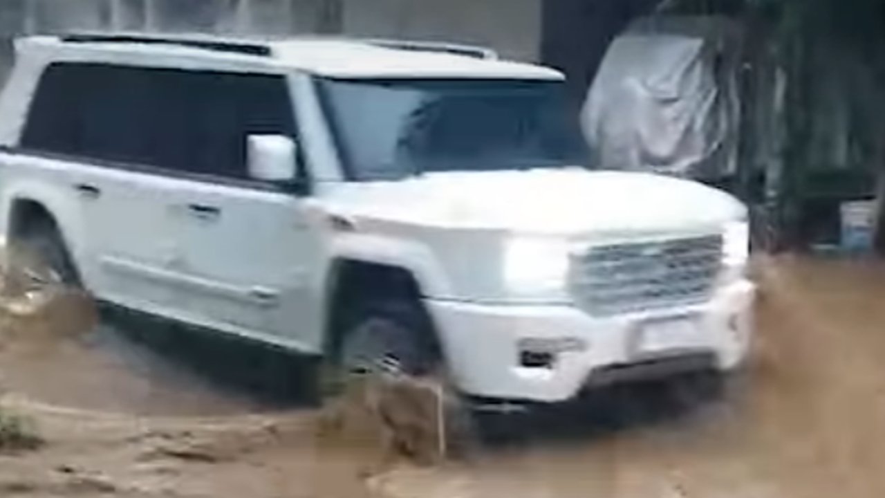 Video: Momen Rombongan Presiden Prabowo Terobos Banjir saat Mau Pulang ke Hambalang