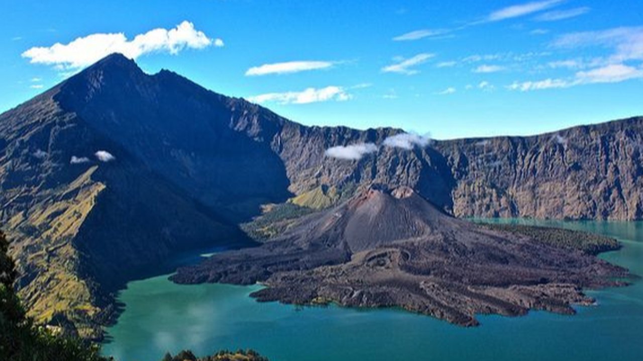 Gunung Rinjani (Sumber: Flickr/eroh92)