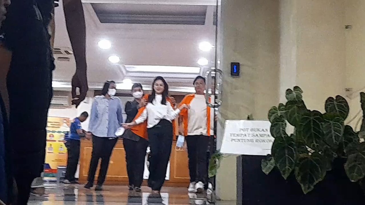 Santainya Nikita Mirzani Meski Akhirnya Ditahan: Ya Gimana, Sans