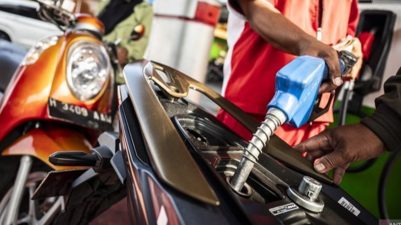 Sepekan terakhir diwarnai isu oplosan Pertamax, klarifikasi Pertamina, operasi pasar murah, dan pembentukan BPI Danantara yang dipimpin Rosan Roeslani.