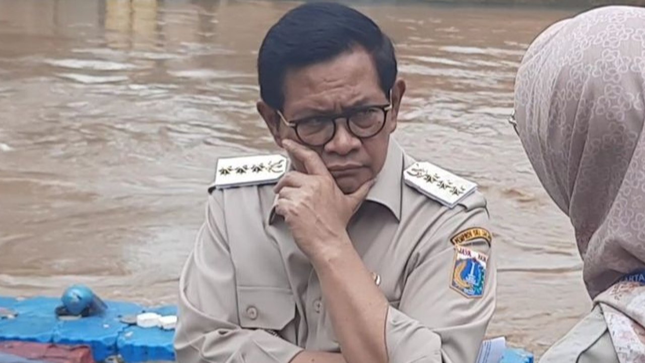 Gubernur DKI Jakarta, Pramono Anung, menginstruksikan operasi modifikasi cuaca untuk mengurangi dampak banjir yang mayoritas disebabkan oleh kiriman air dari luar Jakarta.
